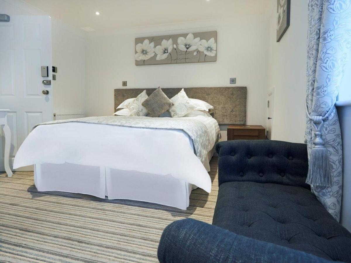 The Rose And Crown Hotel Thorpe-le-Soken Eksteriør billede