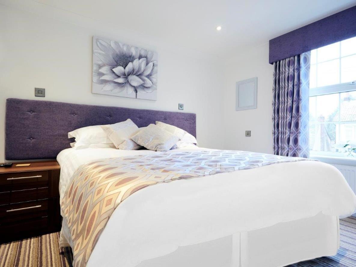 The Rose And Crown Hotel Thorpe-le-Soken Eksteriør billede